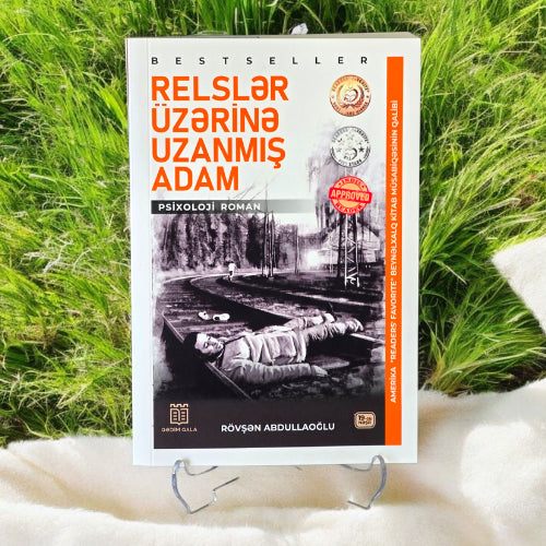 Relslər Üzərinə Uzanmış Adam